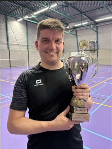 Wouter van Vijfeijken is ook dit jaar “Clubkampioen Single 2025” bij de senioren van Badminton Club Lieshout