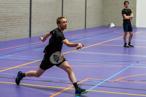 Laurence Roijackers (links) behaalde twee prima overwinningen. Ruud van Vijfeijken (rechts) kijkt goedkeurend toe.