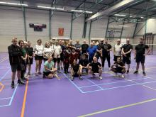 De seniorengroep van Badminton Club Lieshout wilde deze keer graag een keer samen op de foto met de twee vrolijke roetveeg-pieten